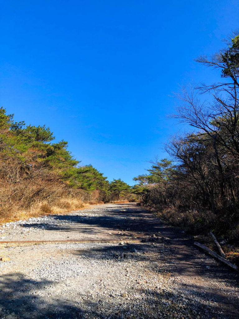高千穂河原から登り始めの道